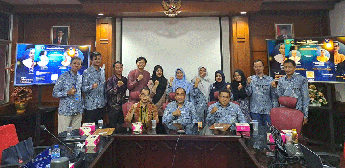 Foto bersama peserta dan narasumber seminar nasional Universitas Andalas dan Universitas Brawijaya.