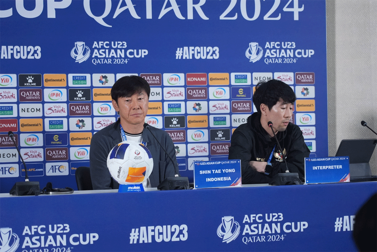 Shin Tae-yong berikan keterangan pers usai laga Qatar dengan Indoneia. (pssi)
