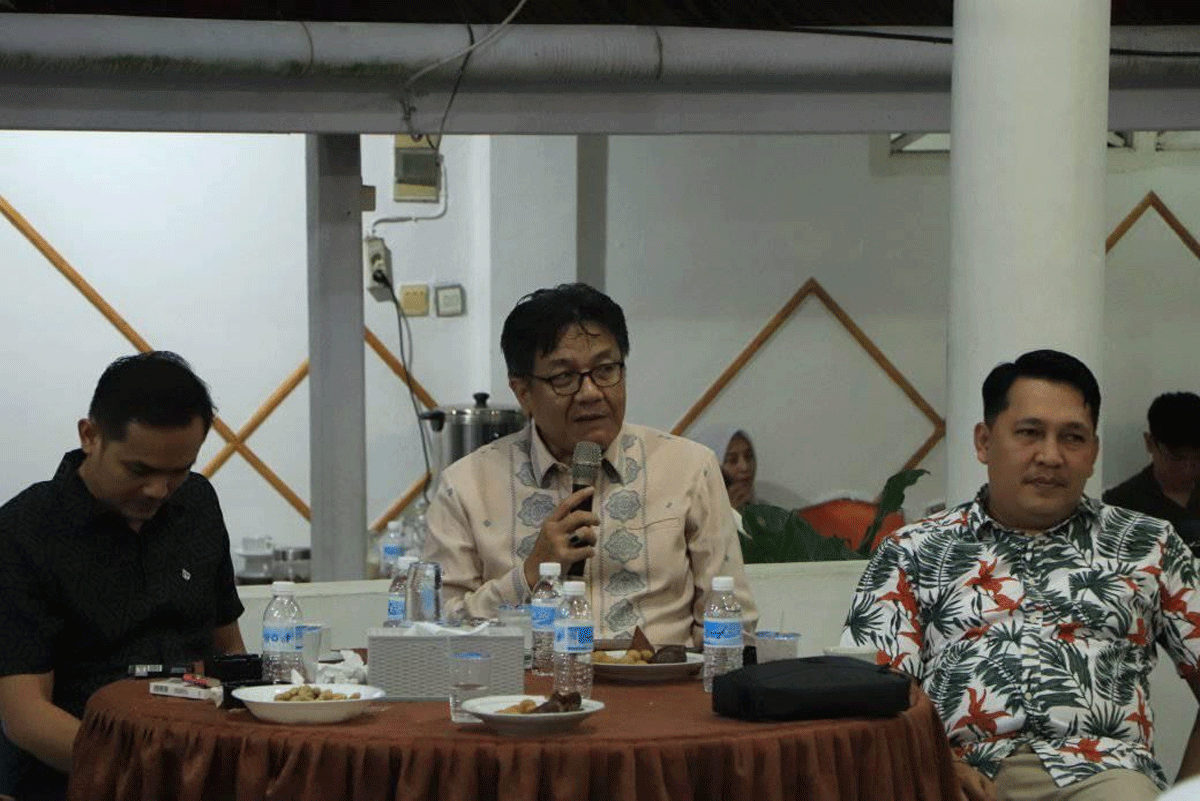 Anggota DPRD Sawahlunto Iwan Kurniawan dari Fraksi Demokrat sampaikan pendapat terkait gaduh di Puskesmas Kampung Teleng
