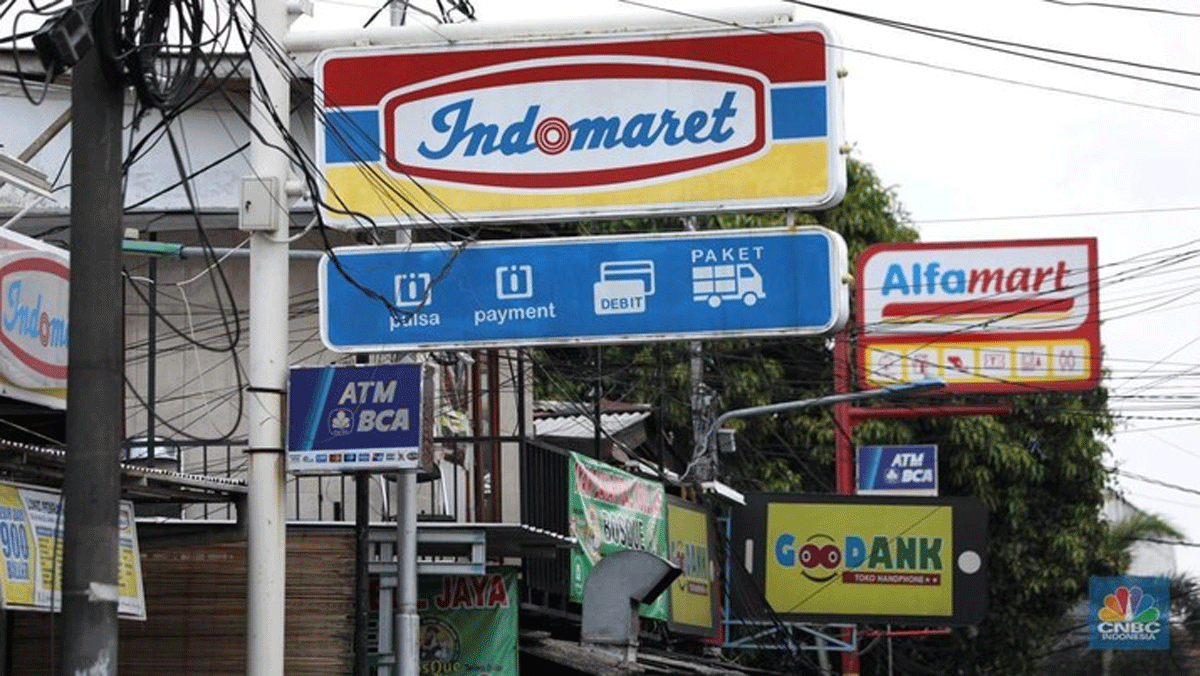 Alfamart dan Indomaret berdekatan. (cnbcindonesia)