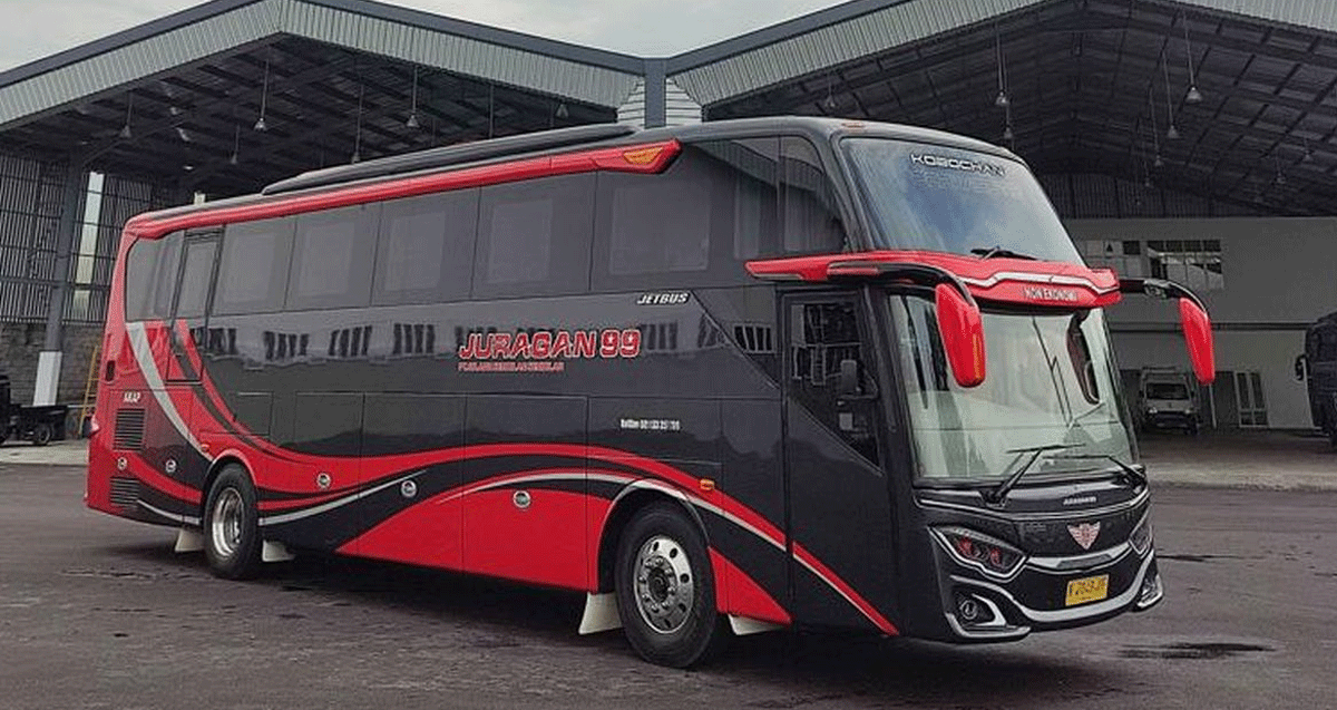 Salah satu armada bus Juragan 99