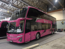 Bus Kencana Luncurkan Dua Trayek Baru, Penumpang Rebahan Selama Perjalanan 2 Bus Kencana Luncurkan Dua Trayek Baru, Penumpang Rebahan Selama Perjalanan