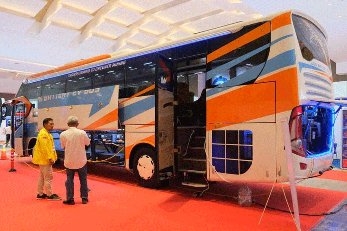 Bus yang biasanya gunakan solar diubah jadi bertenaga listrik.