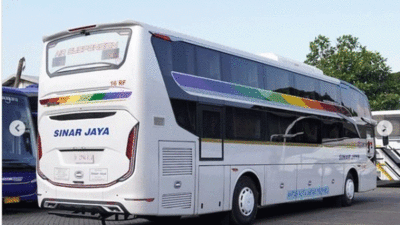 Bus baru Sinar Jaya rakitan karoseri Adiputro