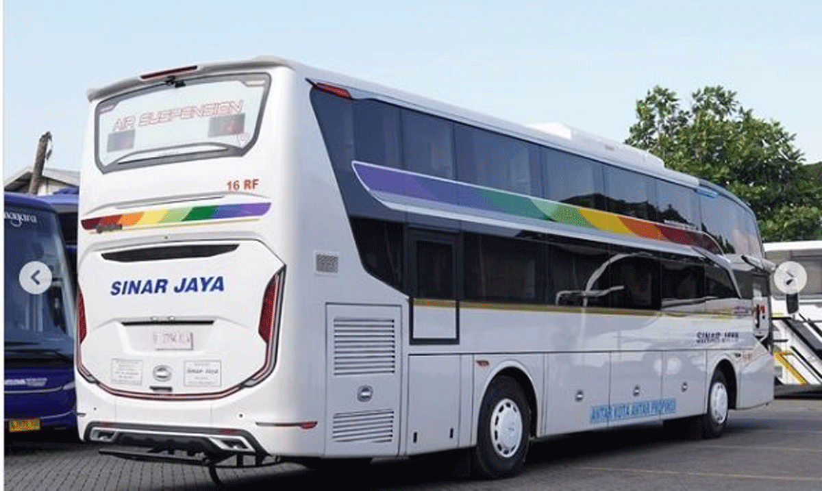 Bus baru Sinar Jaya rakitan karoseri Adiputro