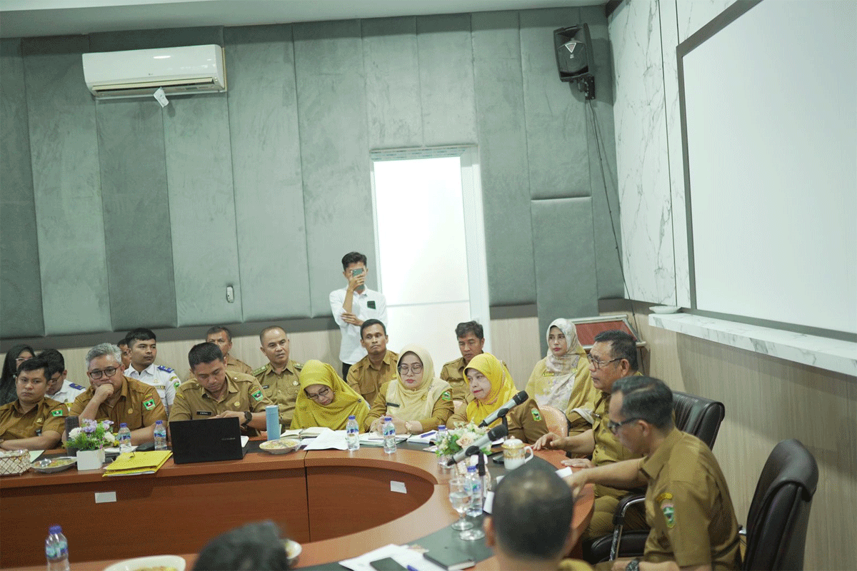 Bupati Solok rapat bersama pihak terkait bahas jalan dan tambang di Aie Dingin.