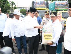 Gebu Minang Kirim Belasan Truk Berisi Sembako bagi Korban Bencana di Sumbar