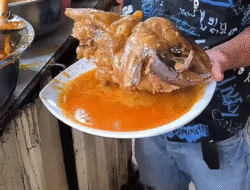 Diliput YouTuber Terkenal, Gulai Tunjang Dinosaurus Makin Populer