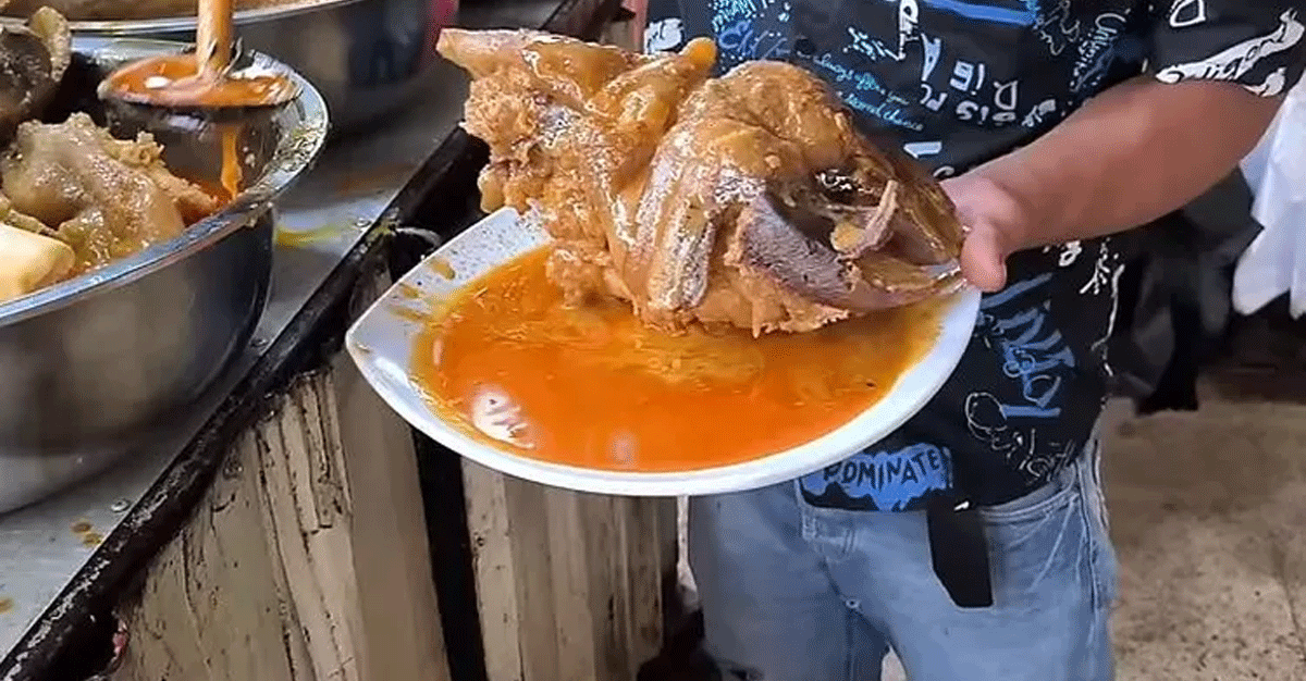 Gulai tunjang dinosaurus. (YouTube Herlina Basri)