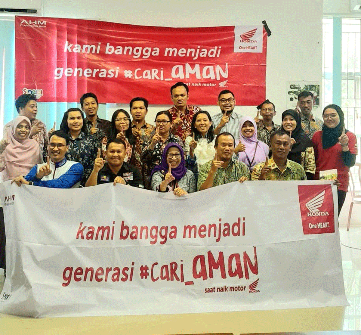Foto bersama di sela kegiatan