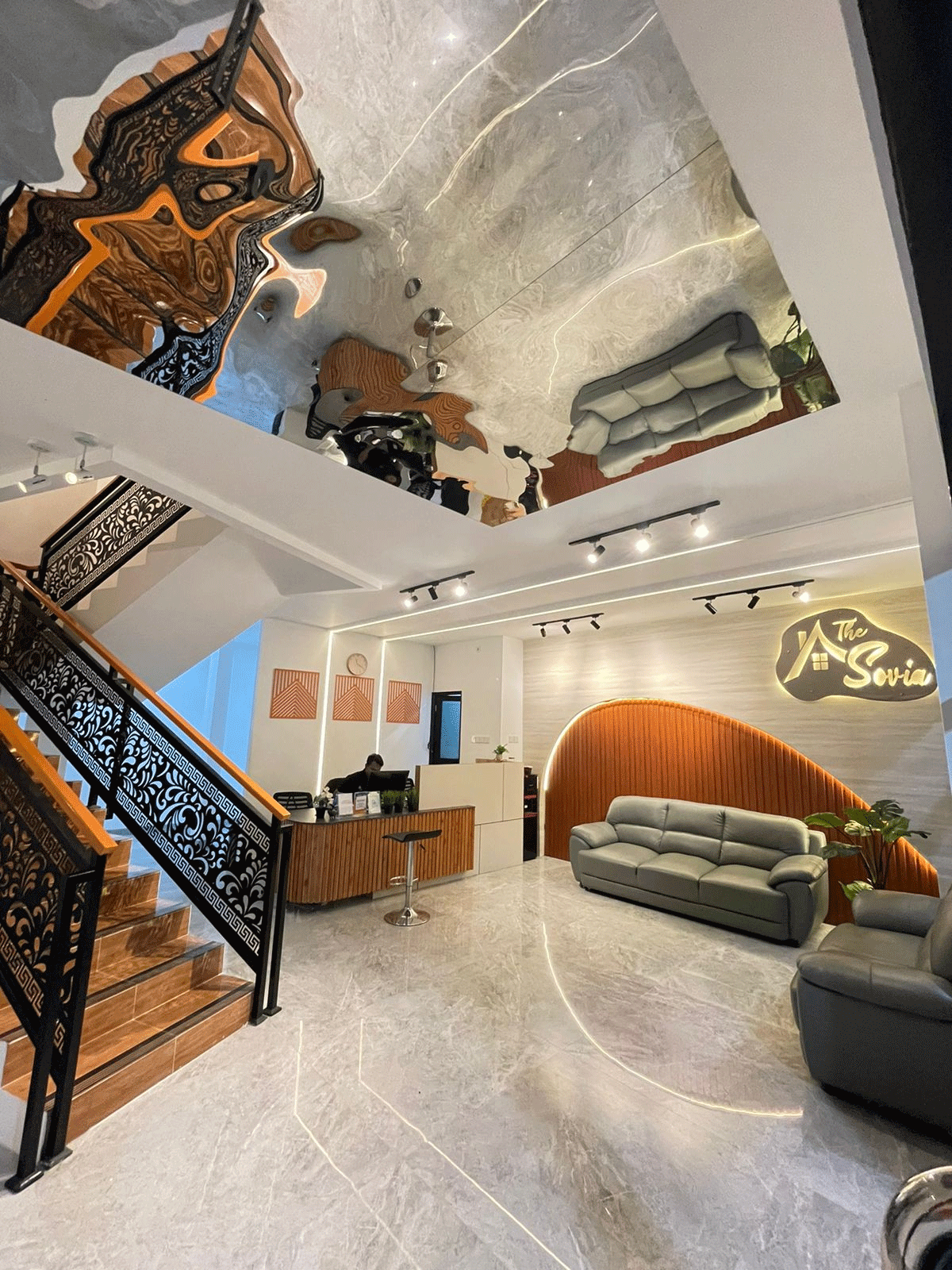 Ruangan di The Sovia Hotel Alahan Panjang.