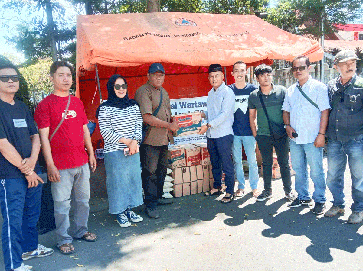 Ilson Cong Bantu Korban Banjir Bandang Melalui Balai Wartawan Luak 50 Peduli Bencana