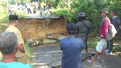 Tiga Nagari dan 16 Jorong Terisolasi di Dharmasraya, Ada Warga Melintas Saat Jembatan Ambruk, Begini Kondisi Korban
