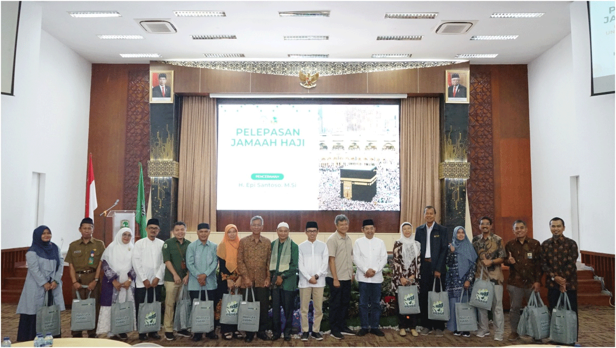 Foto bersama usai pelapasan jemaah calon haji dari Universitas Andalas