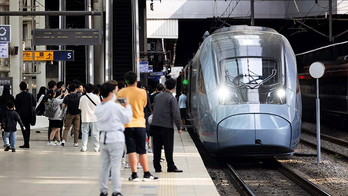 Kereta api cepat di Korea Selatan. (Bloomberg)