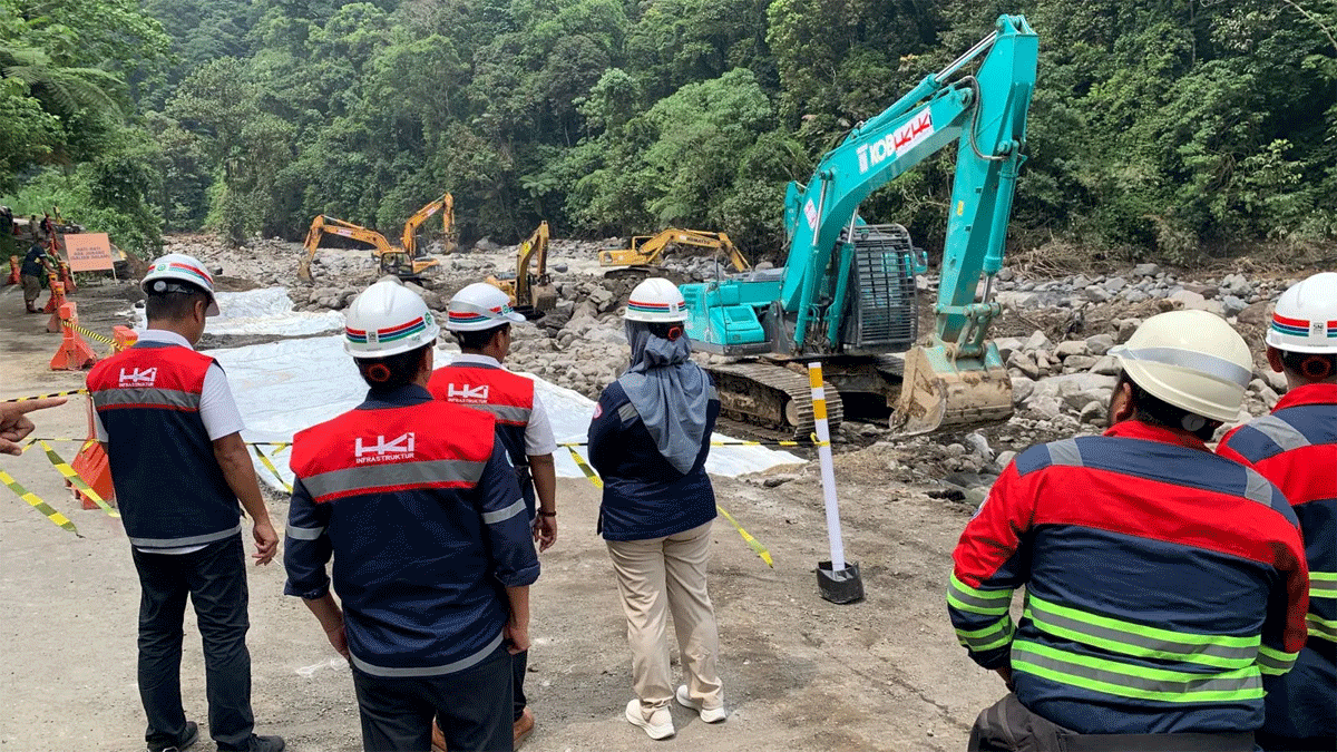 Perbaikan jalan di Lembah Anai yang dikebut Hutama Karya Infrastruktur. (ist)