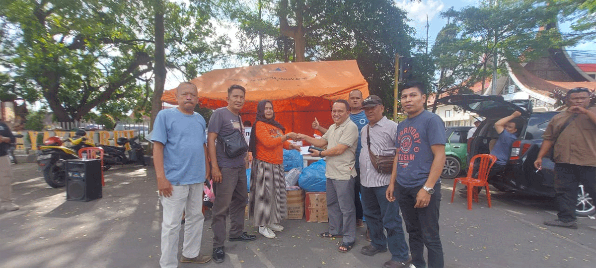 Pemyerahan bantuan untuk korban bencana alam