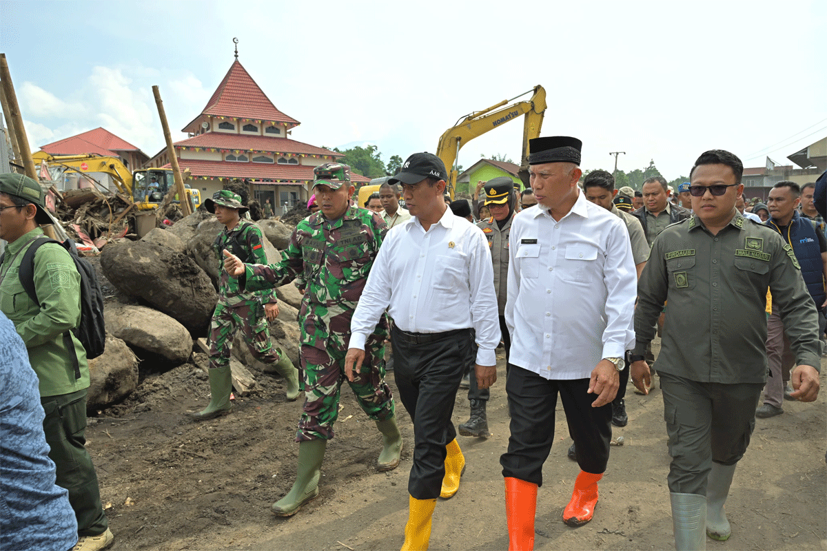 Menteri Pertanian Amran Sulaiman dan Gubernur Mahyeldi kunjungi Bukik Batabuah. (biro adpim)