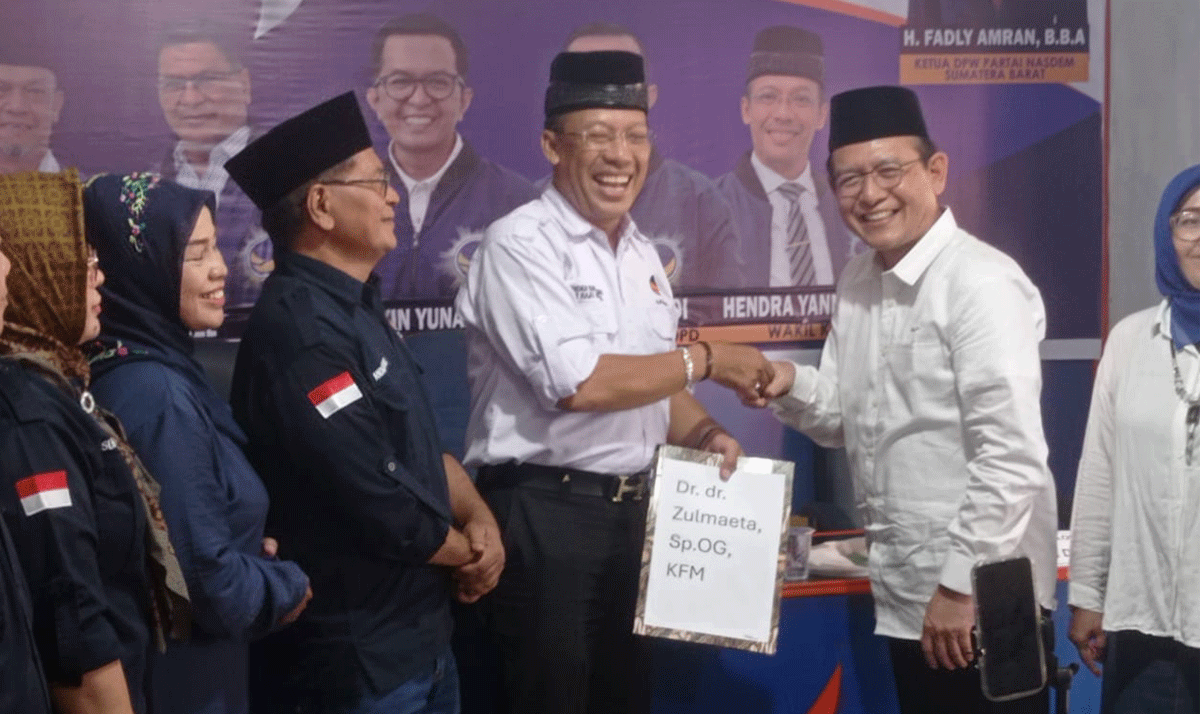 Penyerahan formular pendaftaran di Partai NasDem