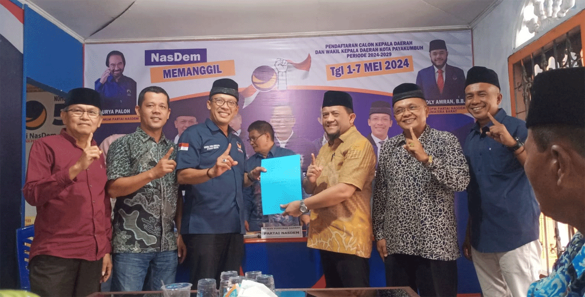 Calon wali kota/wakil walikota Efrizalnaldi daftar di Partai NasDem Payakumbuh.