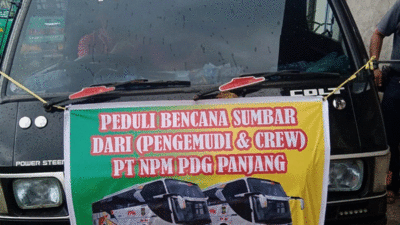 Armada yang membawa bantuan dari pengemudi dan kru bus NPM untuk korban galodo di Tanah Datar