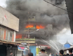 Toko Mainan di Blok A Pasar Raya Padang Terbakar 2 Toko Mainan di Blok A Pasar Raya Padang Terbakar