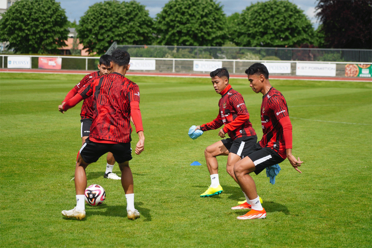 Pemain timnas Indonesia latihan ringan di Paris jelang hadapi Guinea. (pssi)