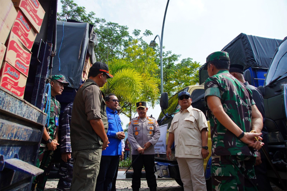 Prabowo serahkan bantuan untuk korban bencana di Sumatera Barat