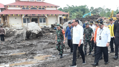 Kunjungi Lokasi Bencana di Agam, Presiden Jokowi: Perbaikan Infrastruktur Akan Dikebut Biar Situasi Cepat Normal
