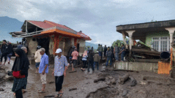 Rumah mengalami kerusakan akibat banjir bandang di Tanah Datar. (bnpb)