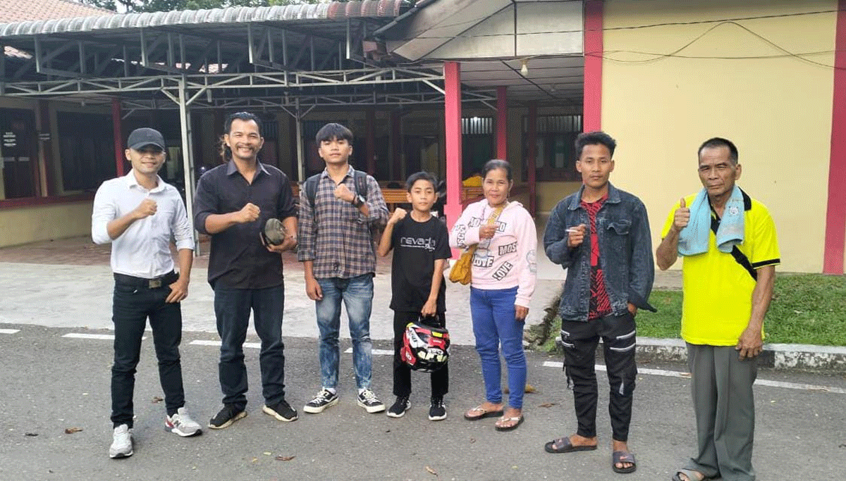 Keluarga korban dan kuasa hukum datangi Polres Nias untuk memberikan keterangan