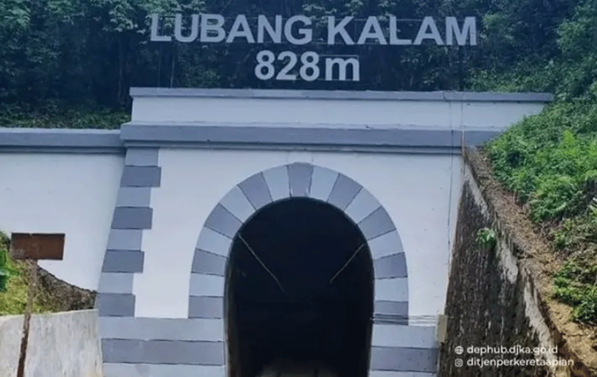 Terowongan kereta api Lubang Kalam. (IG @ditjenperkeretaapiaan)