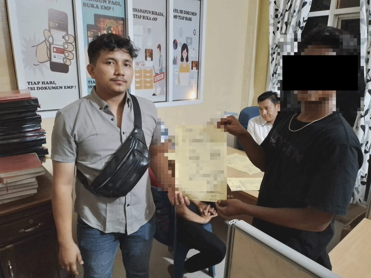 Salah seorang pelaku yang ditetapkan jadi tersangka kasus perusakan (wajah diblur).