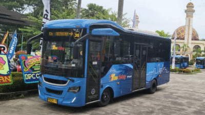 Salah satu armada Trans Padang