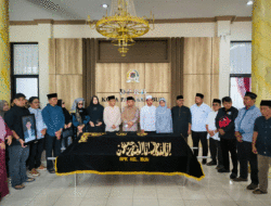 Duka di DPRD Payakumbuh, Pimpinan dan Anggota Dewan Beri Penghormatan pada Suparman 10 Duka di DPRD Payakumbuh, Pimpinan dan Anggota Dewan Beri Penghormatan pada Suparman
