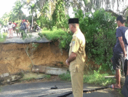 Jembatan Ambruk, Wali Nagari Tabek Minta Perbaikan Segera Dilakukan, Minimal Jembatan Darurat Dibangun Dulu 12 Jembatan Ambruk, Wali Nagari Tabek Minta Perbaikan Segera Dilakukan, Minimal Jembatan Darurat Dibangun Dulu