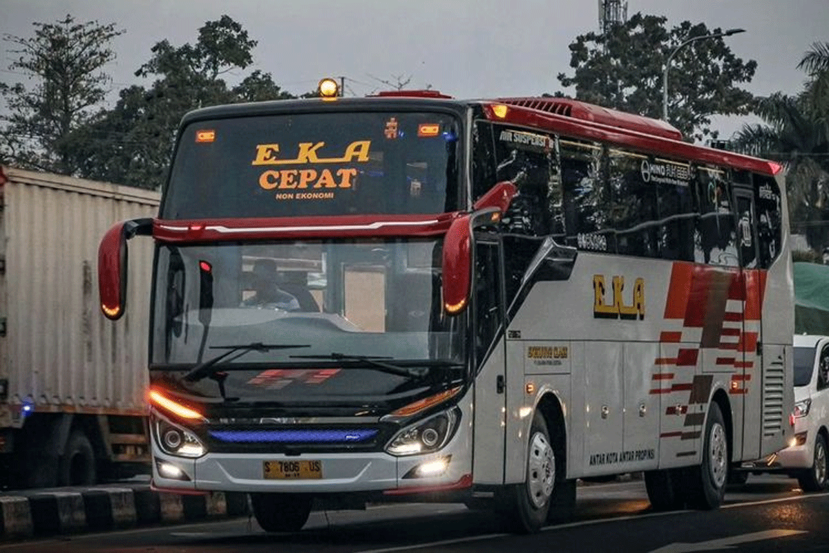 Bus baru PO Eka hasil rakitan Karoseri Morodadi Prima. (Instagram @hisyam_2542)