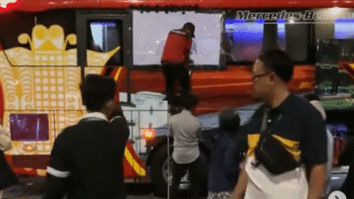 Bus kena lempar batu di tol