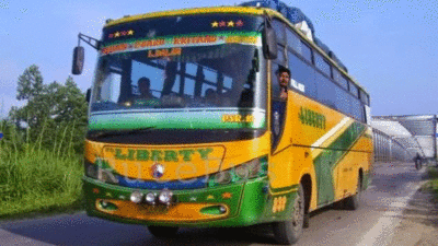 Salah satu armada Bus Liberty. (https://rutebus.blogspot.com)