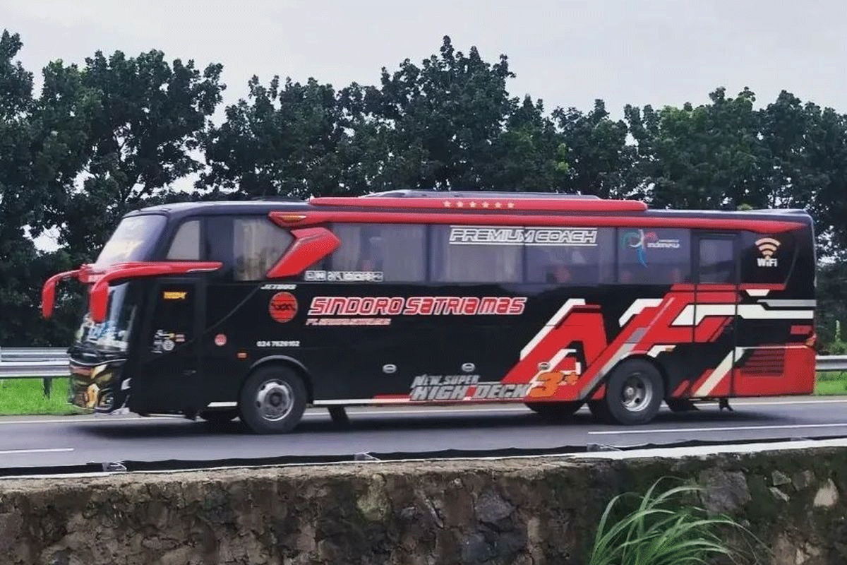 Salah satu armada bus Sindoro Satriamas