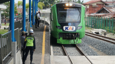 Kereta Api Minangkabau Ekspres. (kompas.id)
