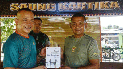 Serah terima buku di Kodim Nias