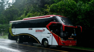 Bus Sembodo di awal masuk ke Sumbar. (kompas.com)