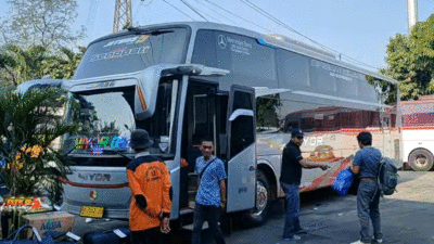Bus-bus Sumbar di Terminal Kampung Rambutan.
