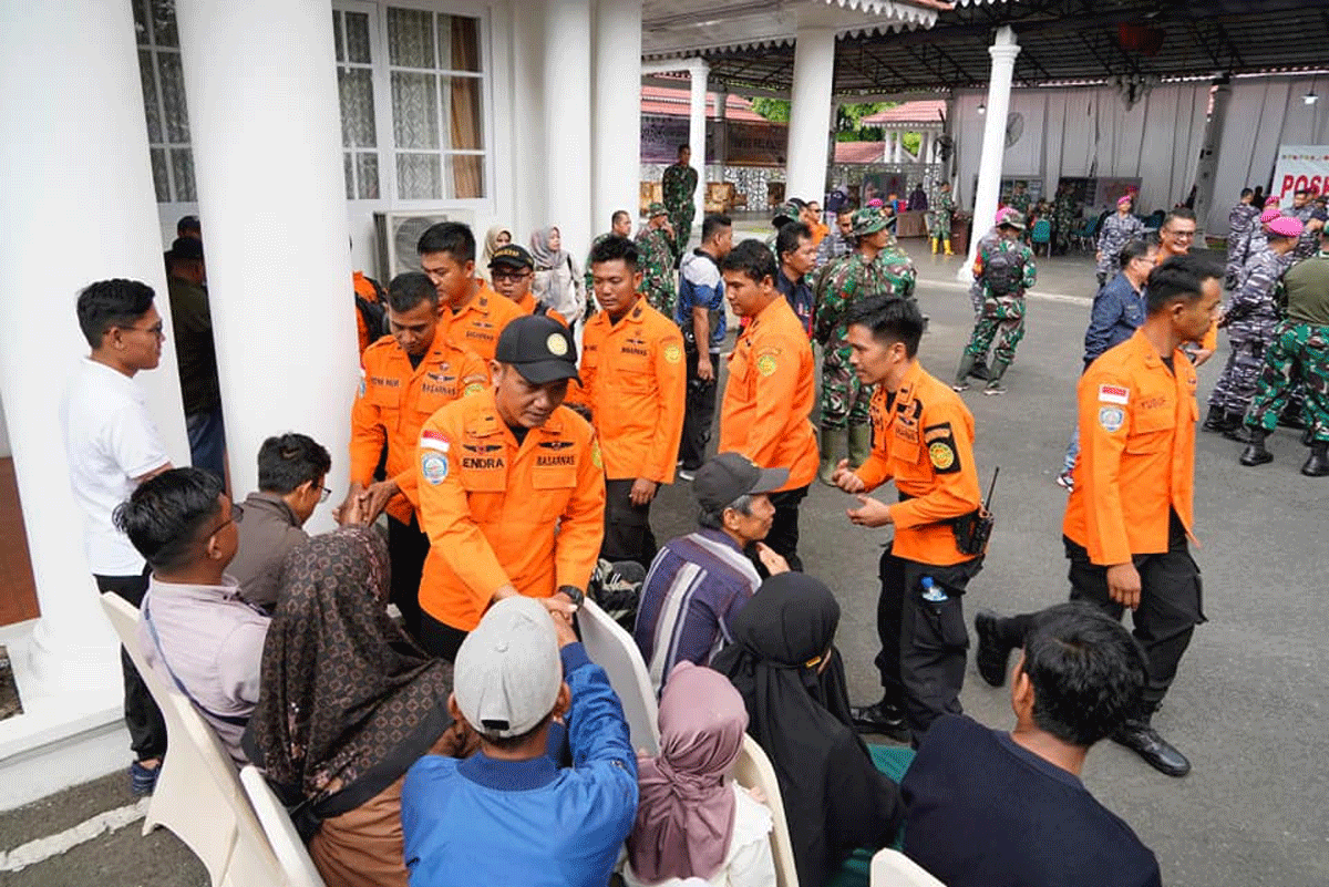 Tim gabungan yang melakukan tugas kemanusiaan di Tanah Datar Kembali ke kesatuan masing-masing sehubungan dengan ditutupnya masa tanggap darurat galodo Marapi. (Prokopim Setda Tanah Datar)