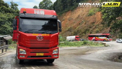 Situasi lalu lintas di Sitinjau Lauik, Minggu (30/6/2024).