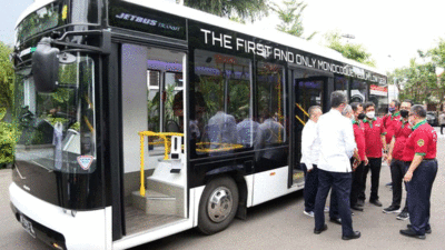Peluncuran Teman Bus melalui Program Buy The Service (BTS) pada Trans Semanggi Suroboyo di Balai Kota Surabaya, Rabu (29/12/2021). (ist)