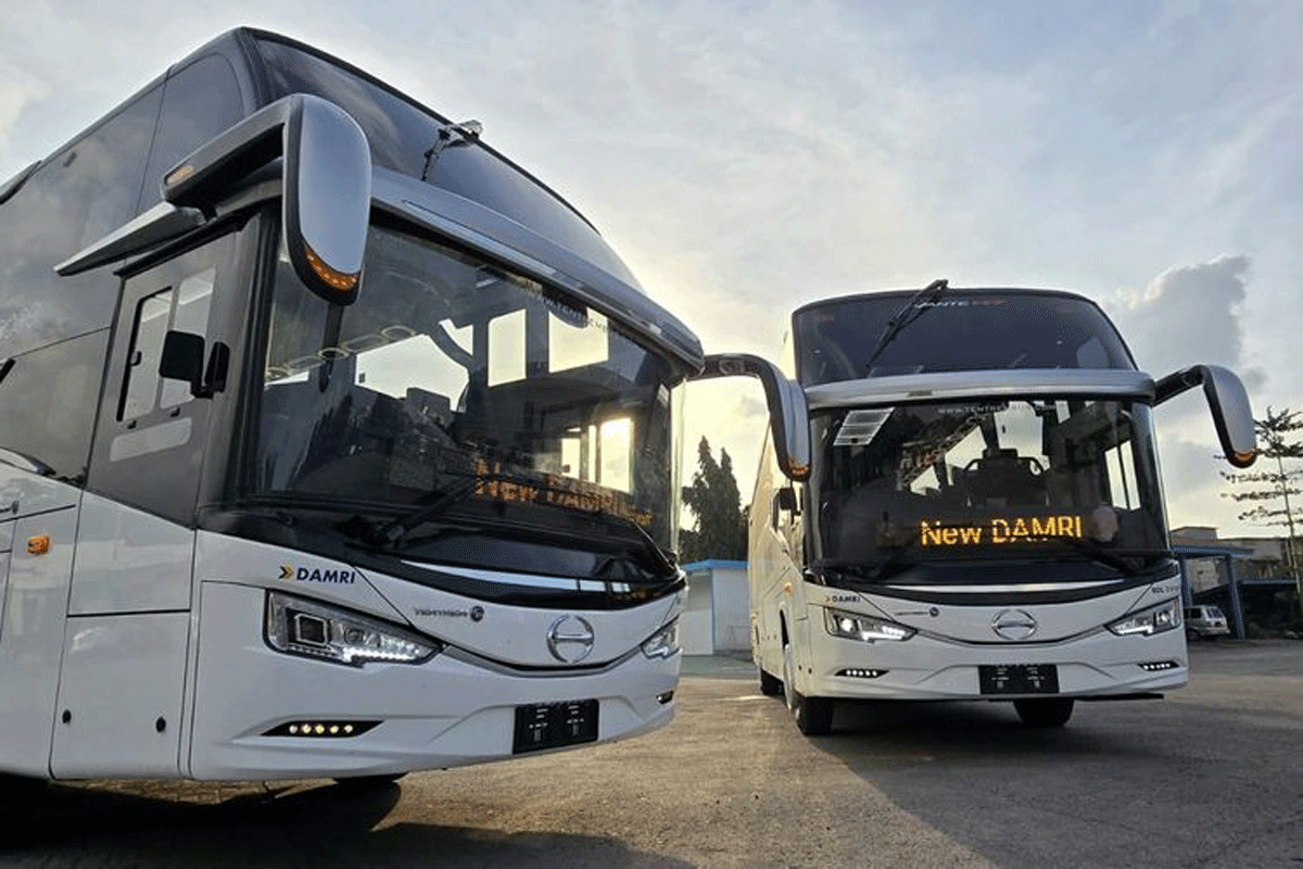 Dua armada baru bus Damri.