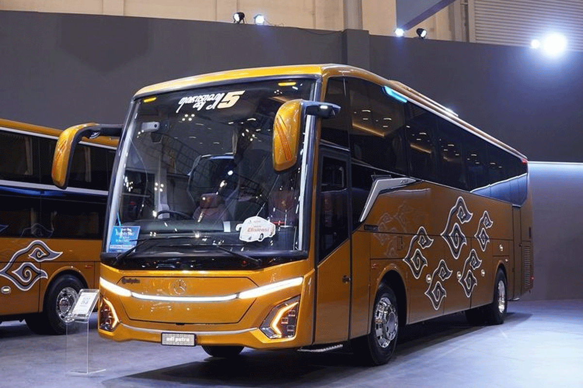Bus baru Efisiensi yang dipajang di ajang GIIAS 2024. (Instagram @adiputro_official)