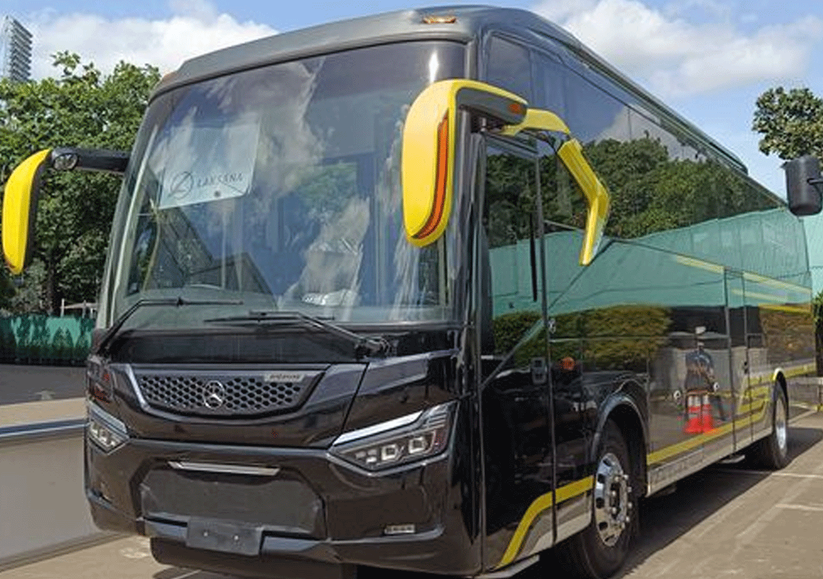 Bus baru yang ditampilkan Karoseri Laksana di GIIA 2024. (kompas.com)